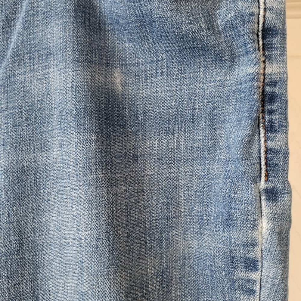 Levi Jeans, Distressed, Women's sz 32 - Picture 5 of 7